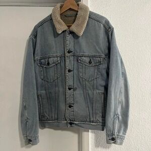 Levi's Original Sherpa Trucker Jacket Light Wash Denim‎ - Men's Large